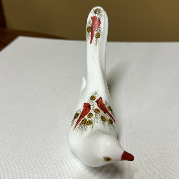 Fenton Hand Painted Milk Glass White Bird w/Cardinals Design Signed by Artist - Picture 2 of 8